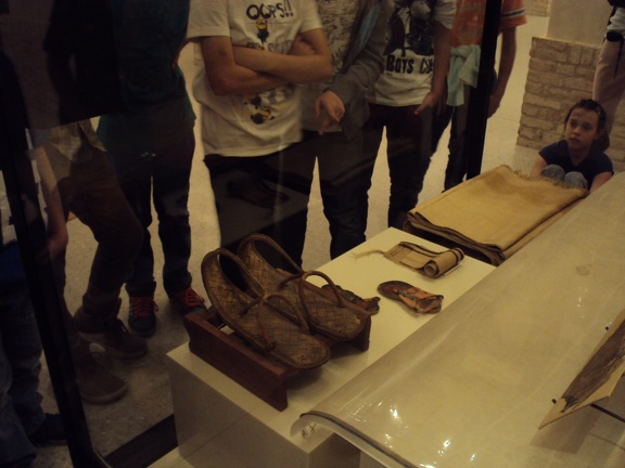 knapp 3000 Jahre alte Flipflops